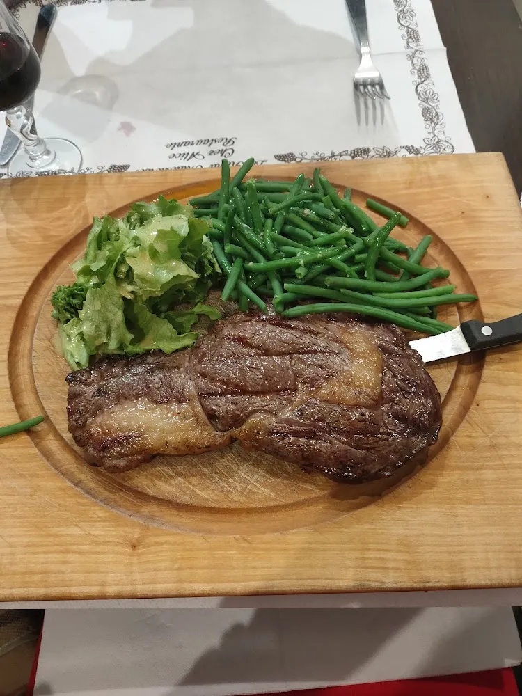 Entrecôte Frites Salade